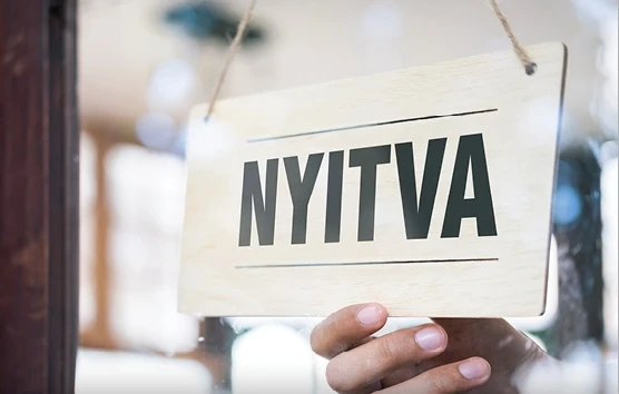 Nyitva